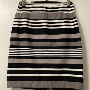 Black/white/gray Striped pencil skirt in size 00P